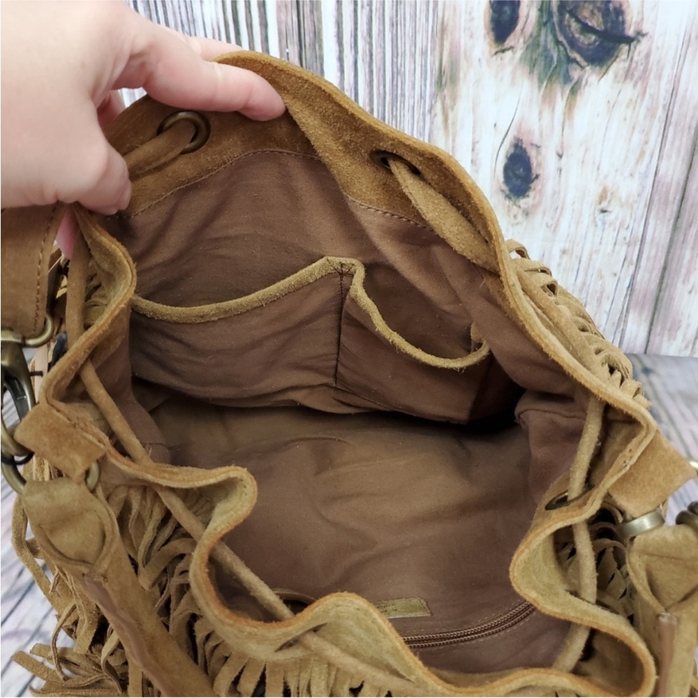 Frye Double Fringe Phoebe Suede Bucket Bag. Textured Tan suede. Western boho EUC - Picture 11 of 13